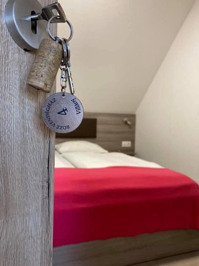 Rozé Vendégház Villány Esterno foto